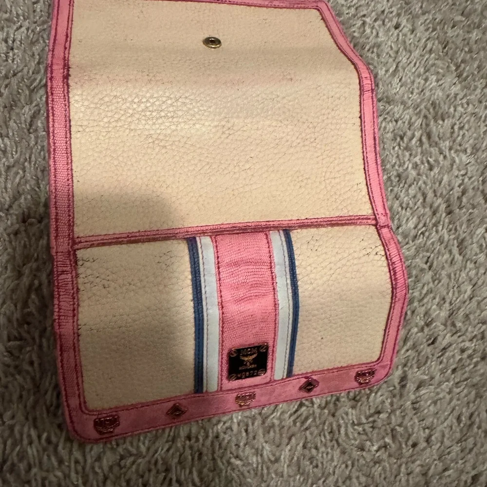 Designer Wallets - Picture 10 of 10